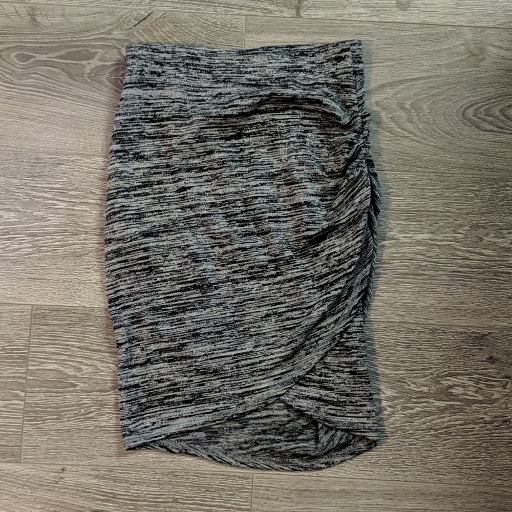 Basic Bodycon Skirt - Picture 2 of 3